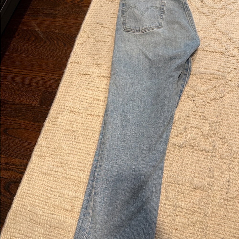 Levi's 501 Jeans - Original Fit 501 Jeans - medium wash Size 28 - Picture 5 of 7